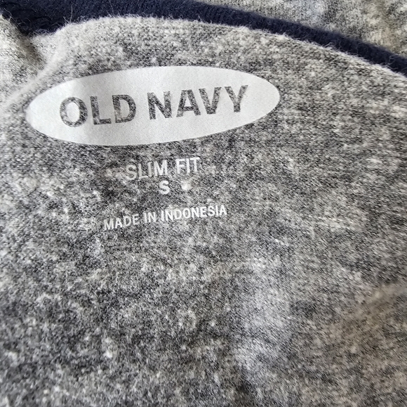 Gently Used Slim Fit Old Navy Ringer Graphic t-shirt - Picture 4 of 4